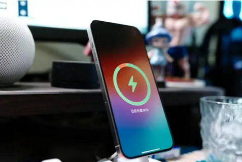 怀柔苹果15换屏服务分享用什么充电器给iPhone15充电更好 